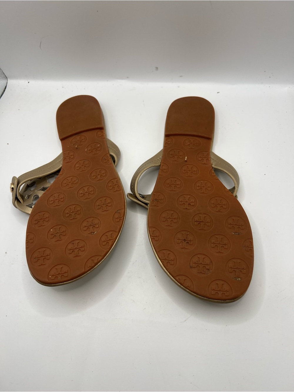 Tory Burch Metallic Gold Logo Thong Sandals - Picture 4 of 5